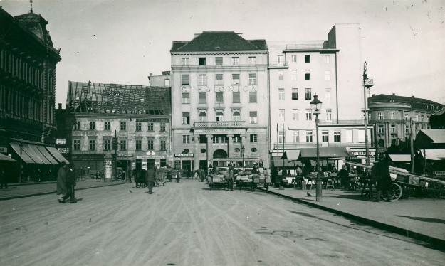 Trg bana Jelačića 1930. godine, rušenje kaptolske ljekarne